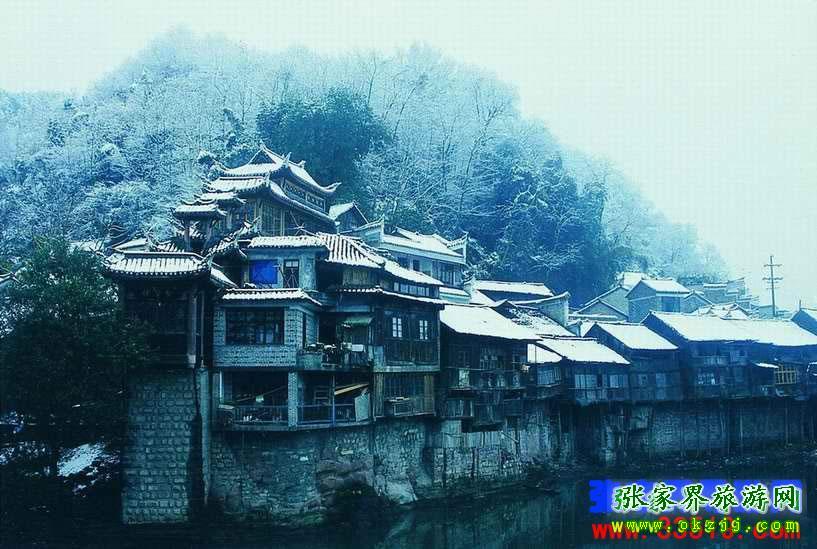 長沙往返A(chǔ)8線：鳳凰古城、梵凈山、德夯苗寨汽車三日游